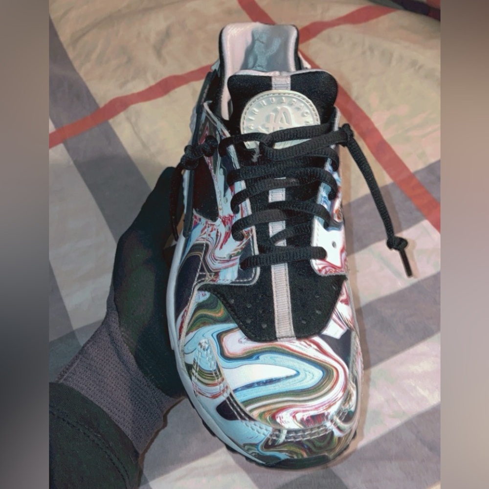 (NEW) WMNS Nike - Air Huarache Marble / Tye Dye Sneakers. 8 W